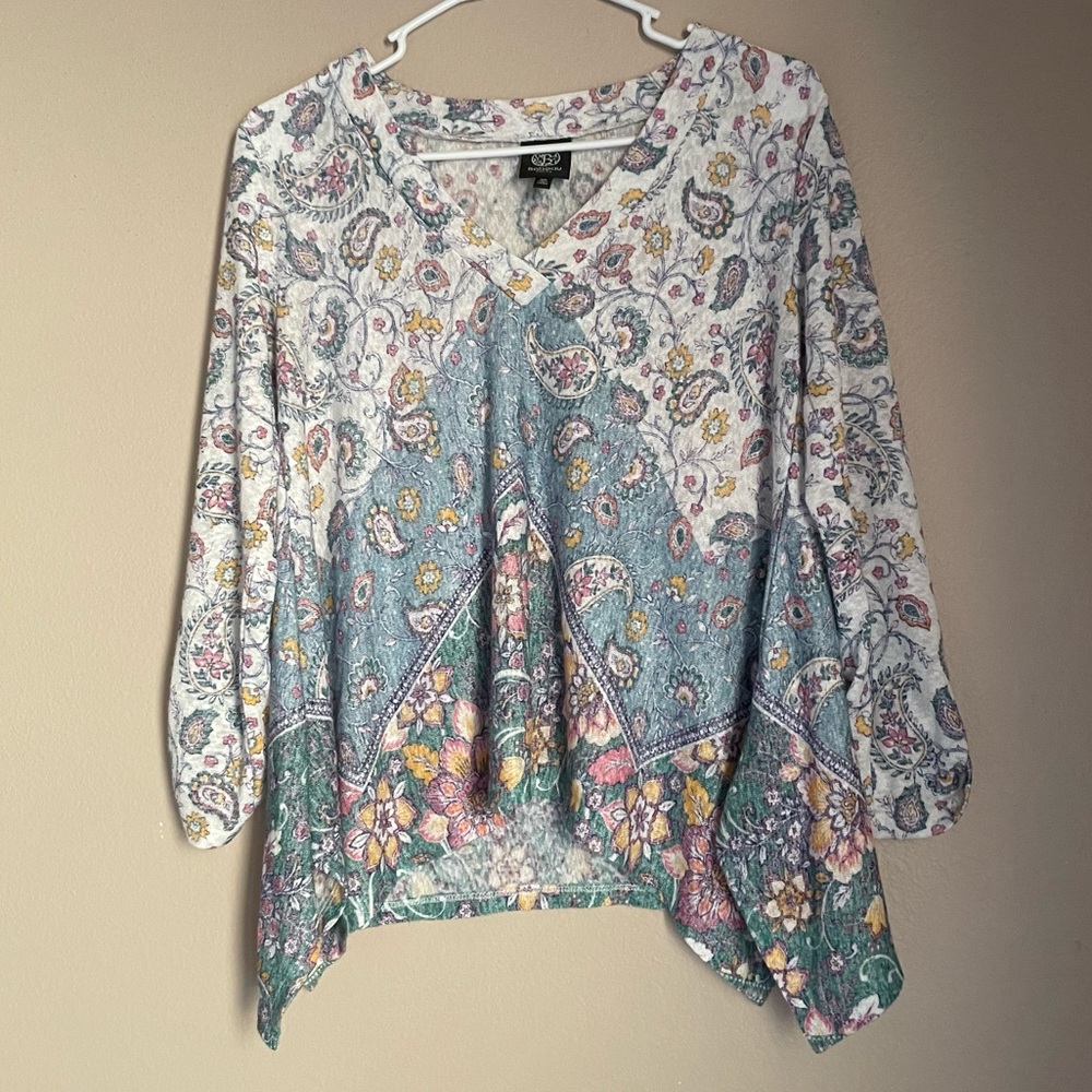 Flowy paisley top with 3/4 sleeves